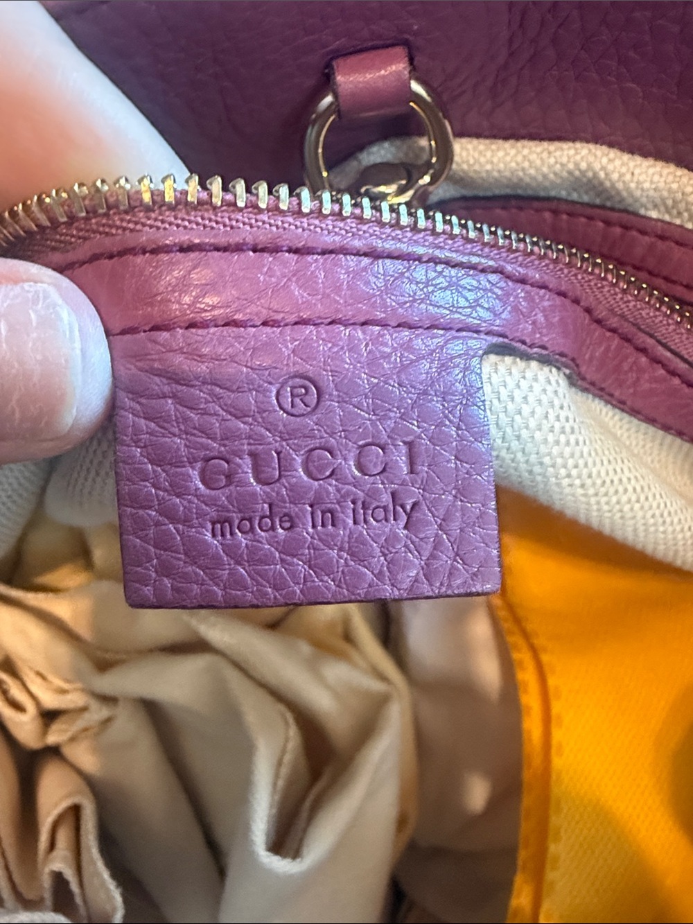 Gucci Leather Shoulder Bag in Berry Pink with Tassel - Picture 3 of 3